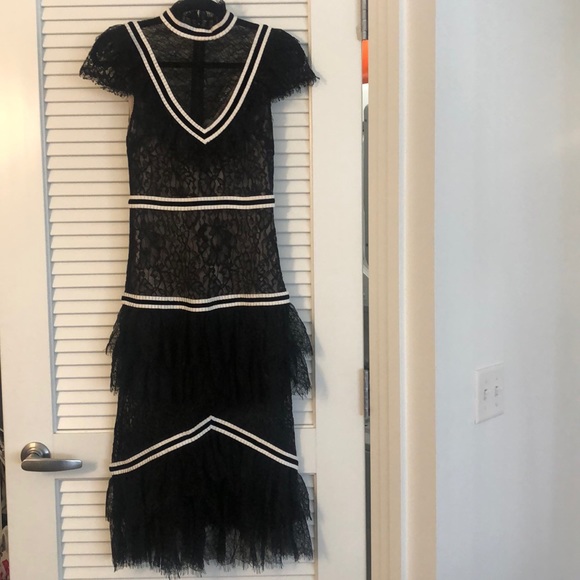 Alice + Olivia Dresses & Skirts - Alice + Olivia black lace mid dress